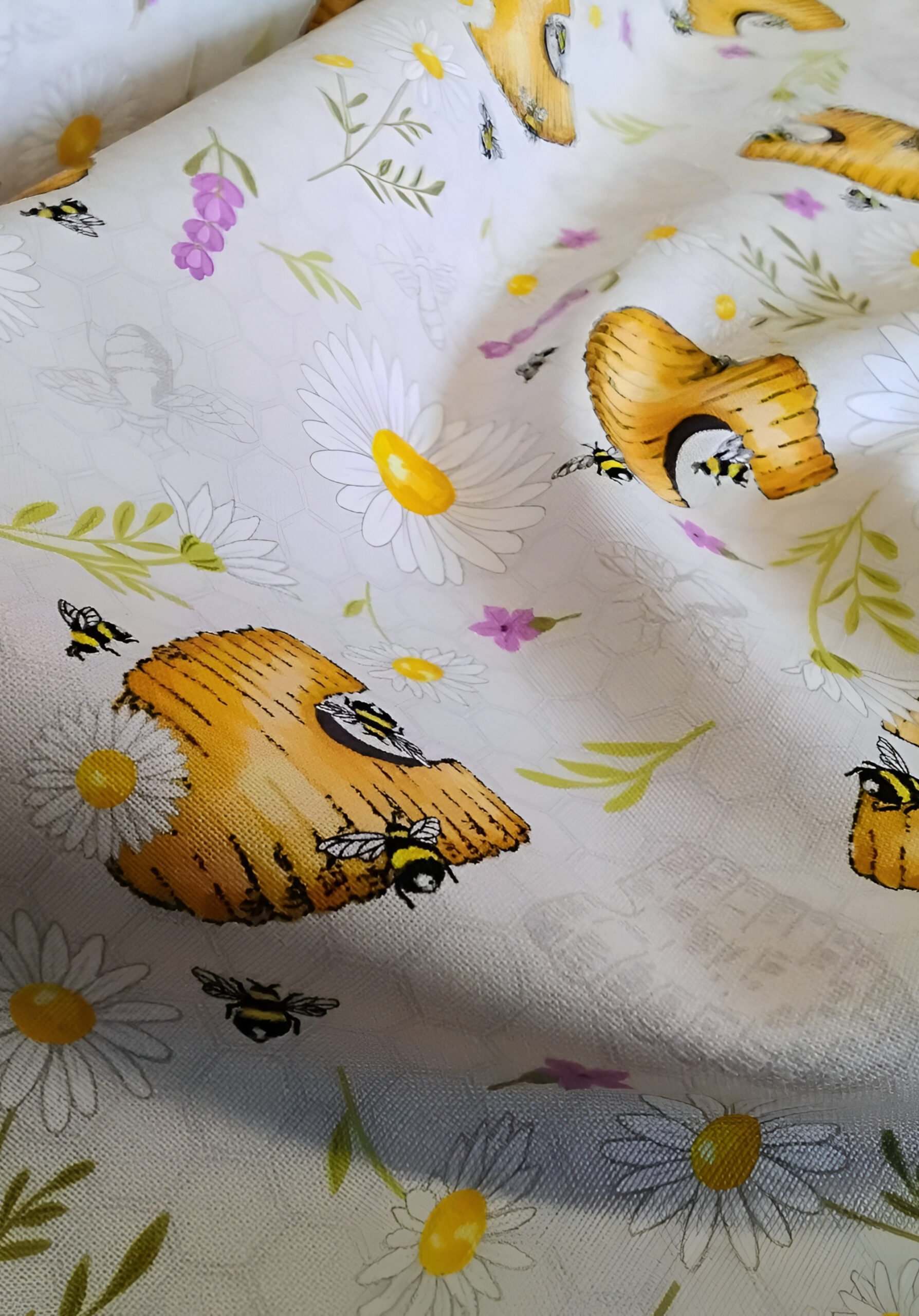 Queen Bee - Bee Hives - Image 3